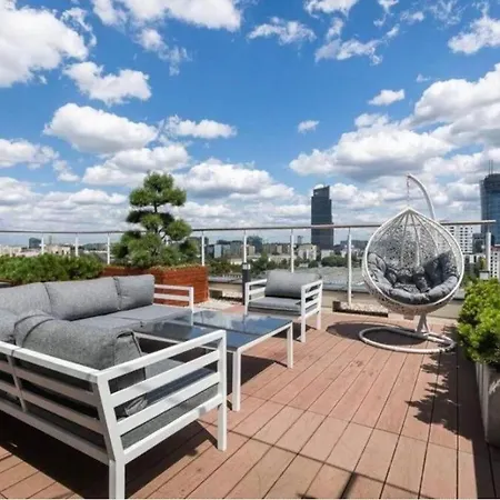 Daire Modern With Gym,terrace And Great Location Varşova