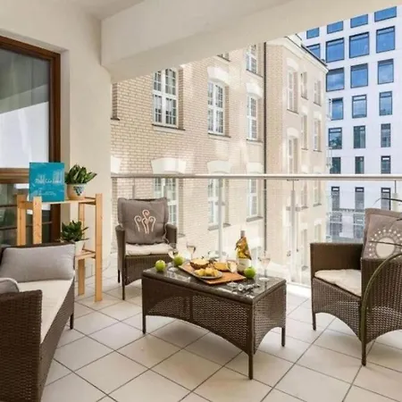 Lejlighed Modern With Gym,terrace And Great Location Warszawa